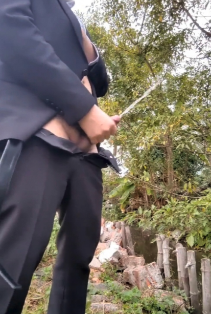【粉丝福利41】西装大叔户外撸管暴射十余股
